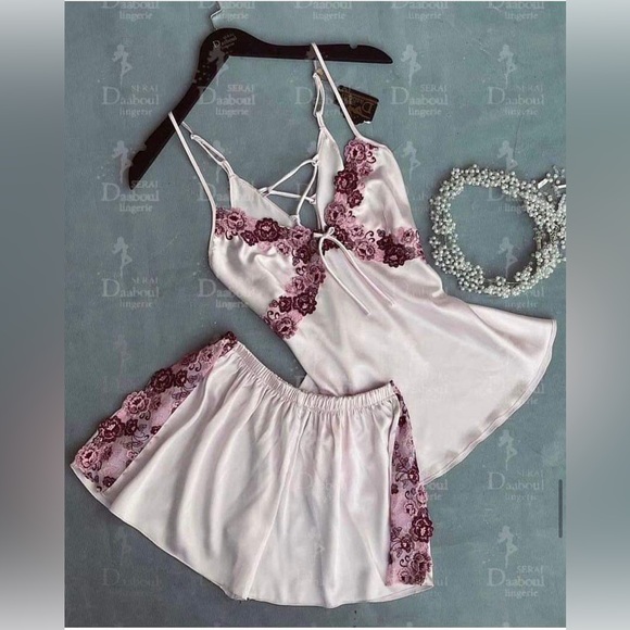 Lingerie - Picture 1 of 1